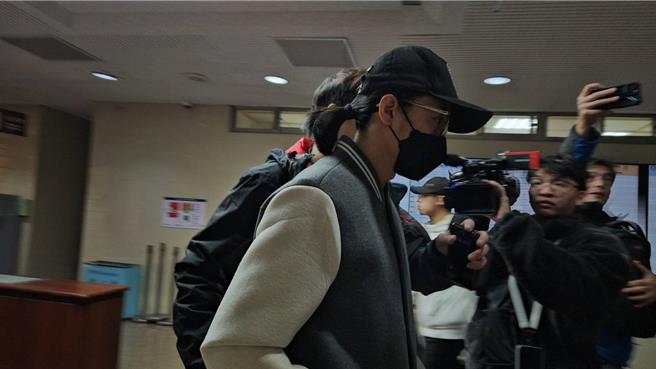 藝人李威第三度出庭作證。（賴佩璇攝）