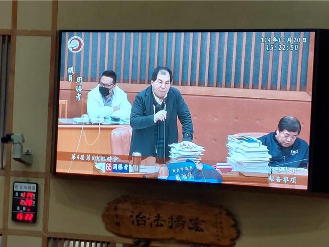 国民党议员周胜考今（20）日在议会要求暂停加开板殡优化说明会。（陈慰慈摄）