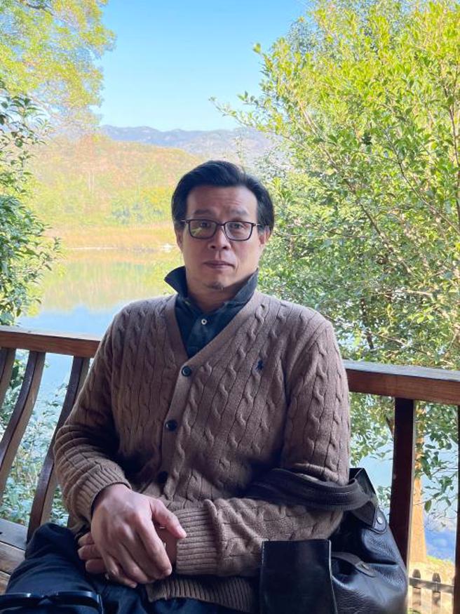 简逢陞在福建福州永泰游览时，在大璋溪边留影。受访者 供图