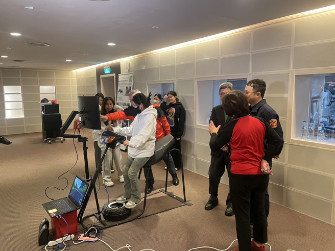 土城分局长陈建龙表示，希望透过这次结合AI模拟技术的交通宣导，学生们未来能减少因疏忽而造成的交通意外风险。（图 / 刘咏韵翻摄）