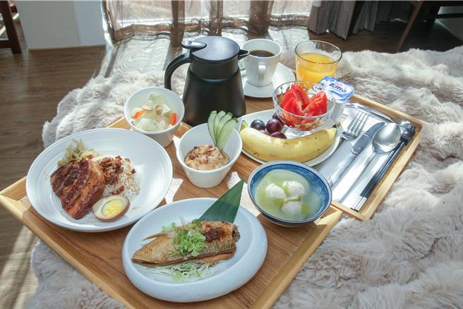 天成逸旅-舶寓高雄「嗨FUN高雄卡哇伊住房优惠」住房优惠，住客可享高雄在地早餐。（粘耿豪摄）