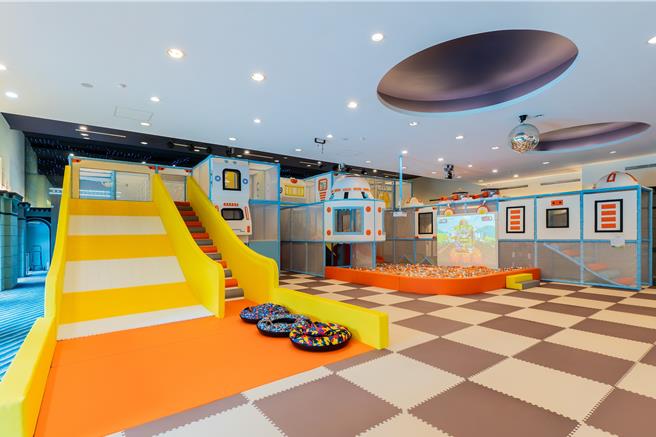 「亲子飨乐．喜『粤』藏不住」 单点片皮鸭，即可免费入场「童妈吉乐园」。（雀客国际提供）