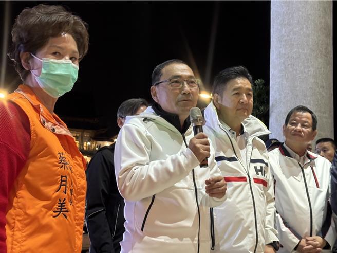 侯友宜说，春节期间大家休息，变成警察很忙碌，春节期间为民服务、交通顺畅、打击犯罪要拜托大家帮忙。（柯毓庭摄）