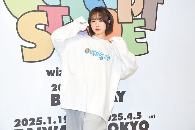 Z世代日本艺人naenano来台，19日现身东区担任一日店长。（黄世麒摄）