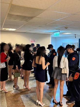 深夜地牛翻身地震規模6.4！ 高雄警稽查酒店一半狂震