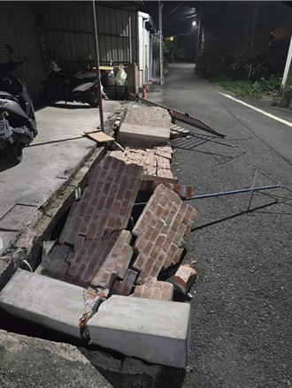 嘉义大埔地震  台南白河1万多户一度停电、学甲庙宇牌楼震损