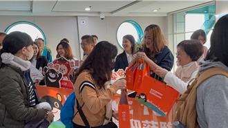 高雄國際機場3線首航 「高雄熊」喜迎遊客