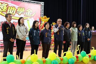 苗县政府携手企业筹措550万元奖学金 千名清寒学生受惠