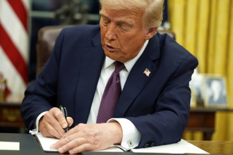 川普打擊「赴美生小孩」！2種寶寶無法變美國人 簽完命令秒挨告