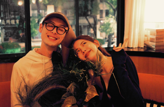 人妻目睹女同事曖昧「幫老公整理帽T棉絮」氣炸嗆：請有點邊界感