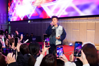 创作才子小宇献声有巢氏房屋竹苗区尾牙 现金红包中奖率超过52％、嗨翻员工