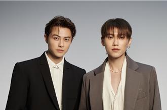 王子邱宇辰兄弟罕見合體！攜手撒糖送粉絲新年大禮