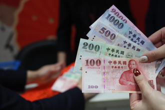 「五色鈔」幫發大財！命理師曝錢母妙法 蛇年財神上門