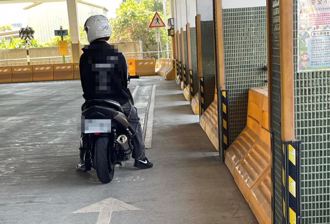 考照機車「破管＋無後照鏡」 考官沒發現？他氣炸：已幫預約驗車