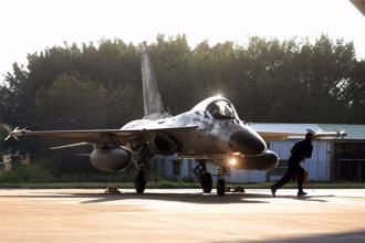 美士兵也被吸入戰機引擎  媒體人曝他奇蹟倖存2關鍵