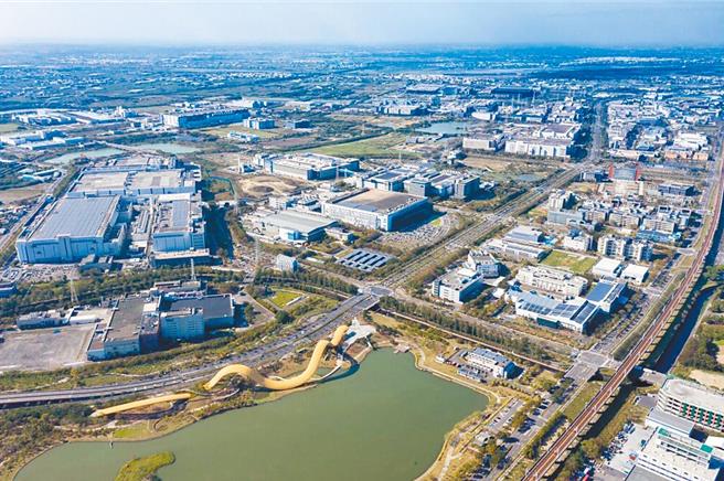 南部科學園區台南廠區21日0時17分晨測得5強震度，震後發出4次通報，所幸園區無人傷亡，僅部分廠房、宿舍跳電，但大廠機台預防性停機，人員已進行疏散。（本報資料照片）