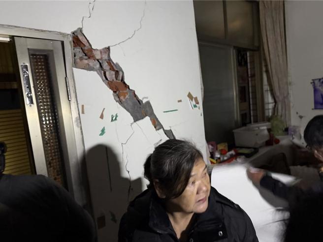 强震造成台南楠西区不少屋损，中兴路受灾最为严重。（宝智华摄）