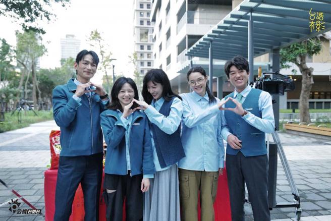 《人生只租不賣》以輕喜劇形式演繹租賃管理師與房客、房東之間荒誕搞笑又溫暖的故事。（圖／公視台語台提供）