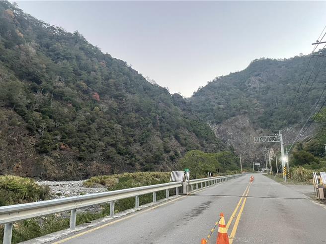中橫便道中午正常開放通行。（谷關工務段提供／李京昇台中傳真）