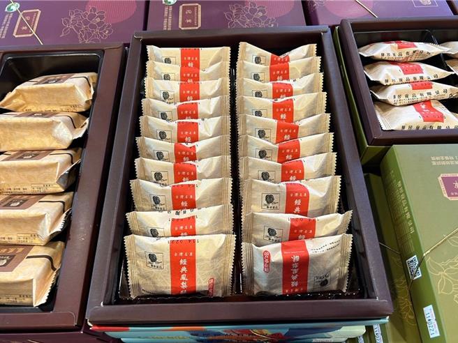 环保局呼吁民眾挑选礼盒时掌握产品份量多、包装材料少、包装种类少、包装印刷少「一多三少」原则。（环保局提供）