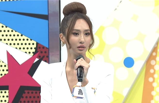 蔷蔷努力帮忙失控的妹妹。（中天综合台提供）