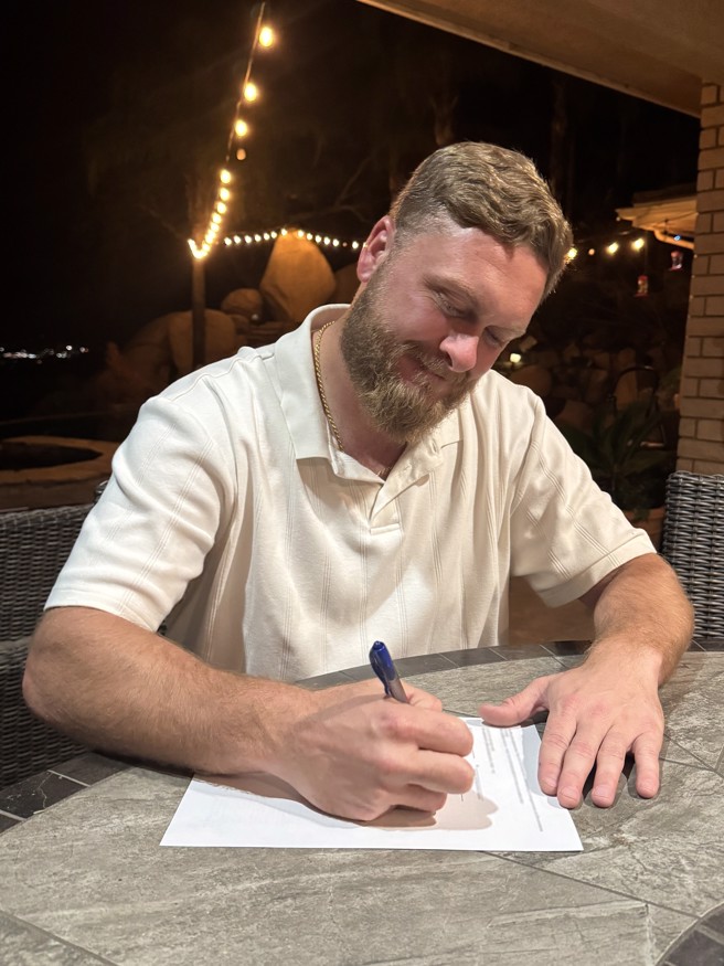 洋将赛波乐签约（乐天桃猿提供）