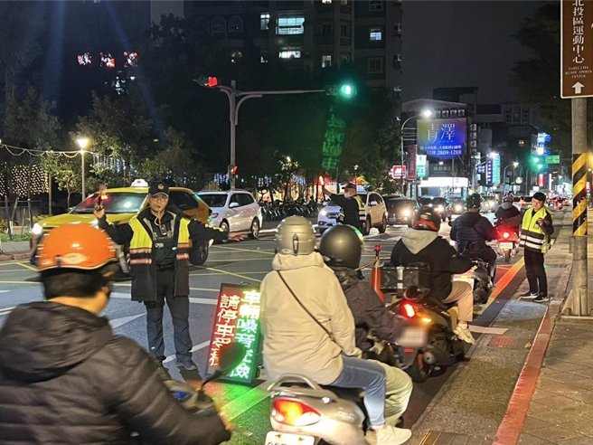 寒假期間基北北桃聯合強力取締改裝車輛噪音，統計2011至2024年，全市共告發5020件，總計開出罰金1400萬元，去年科技執法3大熱點為仰德大道、大度路（往淡水方向）及忠孝東路六段。（台北市環保局提供／謝佳君台北傳真）