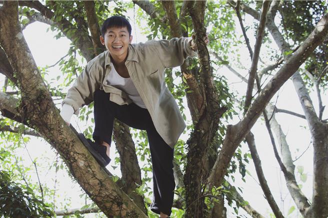 白家绮分享蔡昌宪会剥橘子，减缓她孕期的不适。（民视提供）