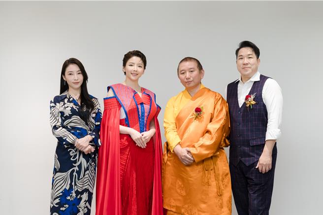 张家玮（左起）、宋羽荮、雪歌仁波切、刘尔金21日出席《雪歌有约》记者会。（沐阳文化提供）