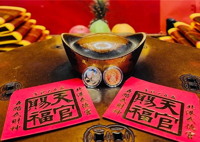 泰山企業與北港武德宮聯名，凡購買限定版商品，並至活動網站登錄發票，即可參加抽獎，有機會把財福純金紀念金幣帶回家。（泰山企業提供／葉靜美彰化傳真）