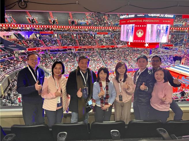 美国总统川普就职典礼庆贺团。（摘自陈昭姿脸书／杨亚璇台北传真）