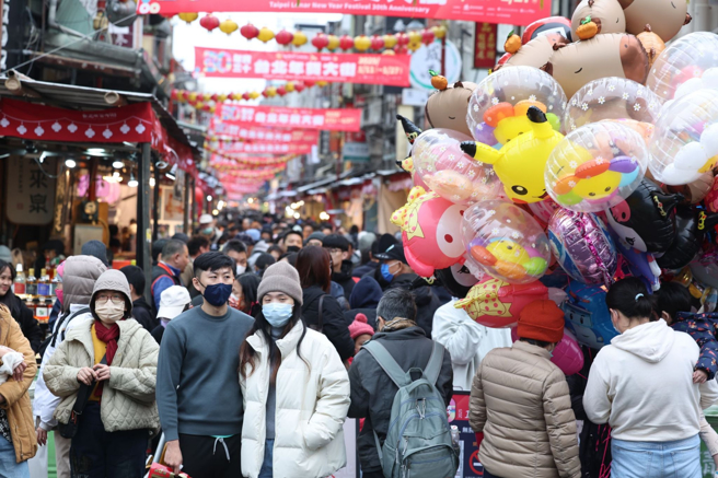 22日各地早晚天气仍凉，新竹及苗栗局部空旷地区及近山区平地有10度以下低温发生的机率。（示意图／资料照）