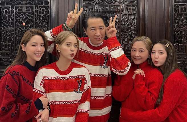 欧阳娣娣（右）爆料3姐妹谁最公主病，欧阳妮妮（左）立家规要听话。（图／IG@niniouyang）