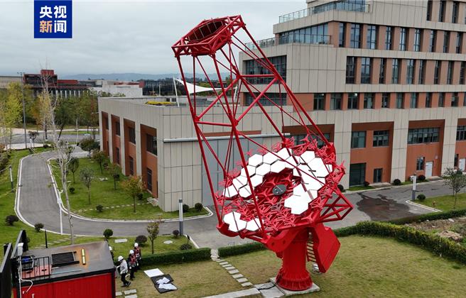 探索宇宙线起源之谜陆再添观天利器。（大陆央视）