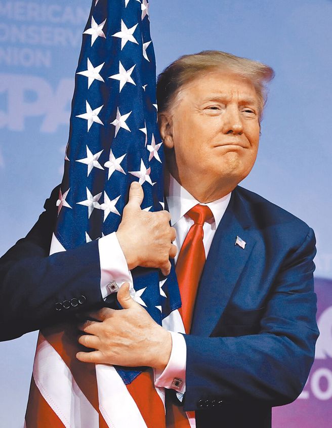 台湾时间21日凌晨1时，川普在国会大厦圆形大厅宣誓就职，再次入主白宫。其发表的演说意味深长，引发讨论。（路透）