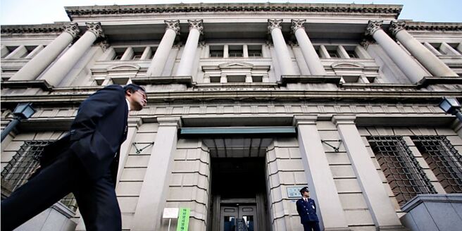 日本去年11月核心机械订单意外大增，预料日银24日将升息1码，利率来到17年新高。图／美联社