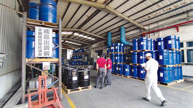 桃园市经济发展局强调，未依法完成危险物品申报或申报不实的工厂负责人，将处以5万至500万元不等的高额罚锾并限期改善。图／桃园市经发局提供