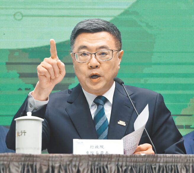 立院审查总预算案，20日展开表决大战，行政院长卓荣泰批在野党删减及冻结预算，是毁灭中华民国的第一步。（陈君玮摄）