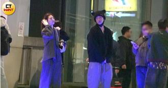 艺人戴帽加分 柯震东头顶黑毛熊耳 Lulu造型百变自诩帽控