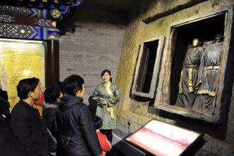 考古揭密》金朝贵妃被害死？国王墓室惊见女尸「腹部白色毒物」、头骨被打伤