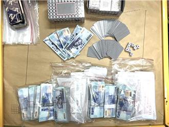 影》台東雜貨店藏職業賭場 警逮22人玩「九仔生」查扣175萬賭資