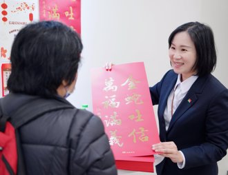 台灣尚勇春聯熱　信義房屋邀張炳煌大師揮毫免費送