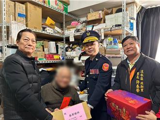 新莊、淡水警攜手善心團體送暖 陪伴弱勢族群迎好年