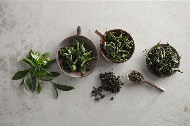 酒店與台灣知名茶藝品牌「遊山茶訪」攜手合作，在專業茶藝師帶領下，可了解焙茶工藝如何增添茶香和茶韻。（台北文華東方酒店提供）