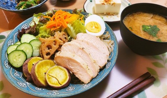 适当补充蛋白质、铁质、镁、维生素B群、维生素D等5大营养素，维持好体态。（图片来源／photoAC）