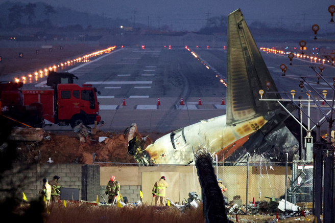 前韩国机场公社社长孙昌浣21日轻生，酿成179死的济州航空7C2216客机降落后撞上的水泥墙是在孙昌浣任内建成。（路透社）
