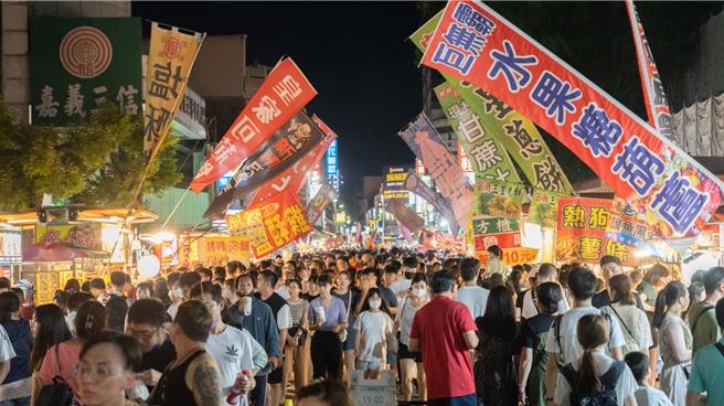 嘉市文化路夜市每逢年节假日人潮满满。（嘉市府提供／廖素慧嘉市传真）