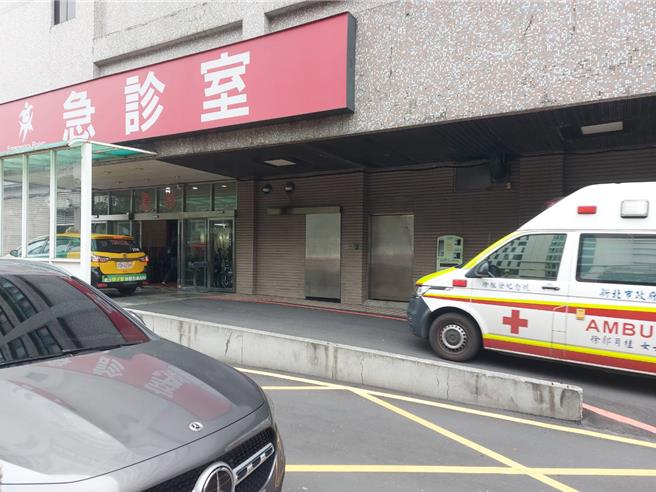 台北医院急诊室外观。（张铠乙摄）