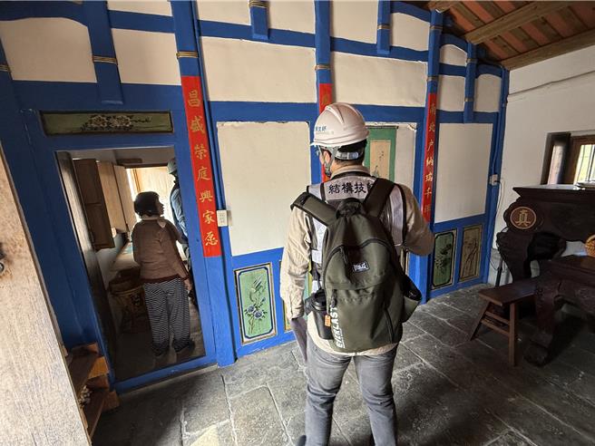 台中市結構工程技師公會上午會勘江家聚落受損戶。（寶智華攝）