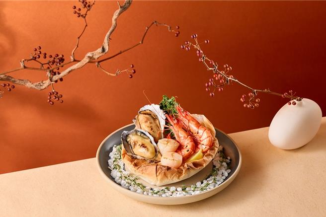 2月底前到「艺奇日本料理 南京东店」消费3客套餐并完成拍照打卡，可嚐到「海潮旨味」。（王品集团提供／朱世凯台北传真）